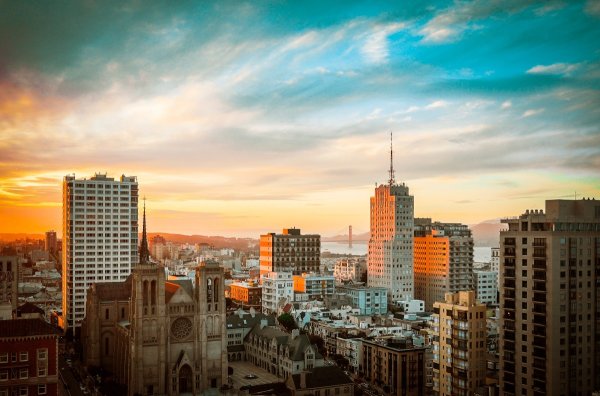 Силуэт города на закате