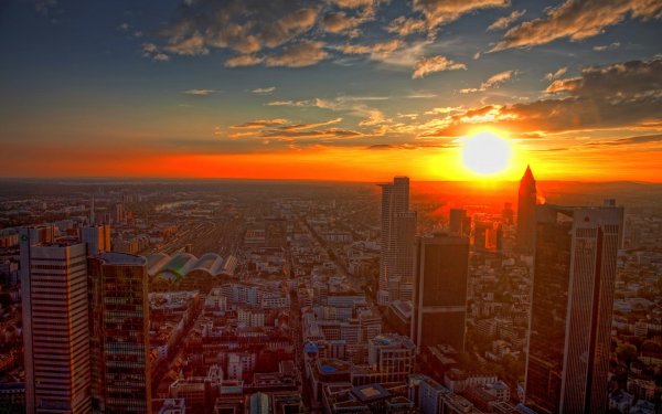 Закат солнца в городе