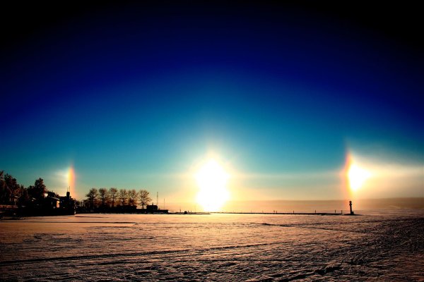 Паргелий (ложное солнце, три солнца)