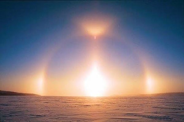 Солнечное гало вокруг Луны