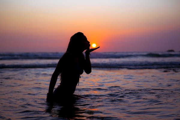 Влюбленные на закате