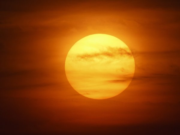 Огромное солнце на закате
