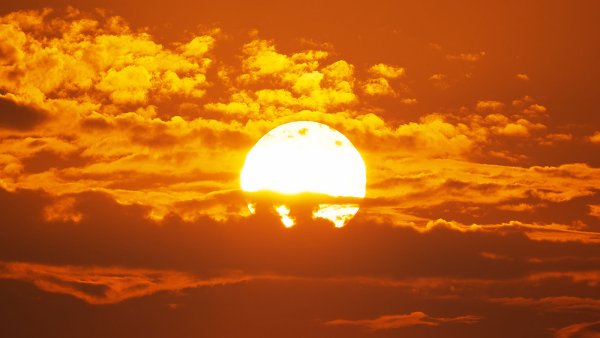 Красивый закат солнца