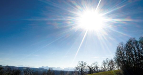 Солнце греет