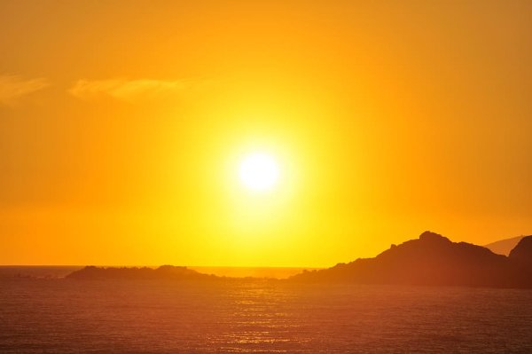 Желтый цвет солнце