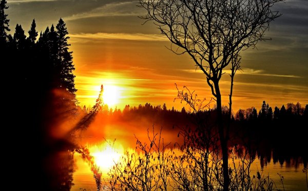 Горы в лучах заходящего солнца