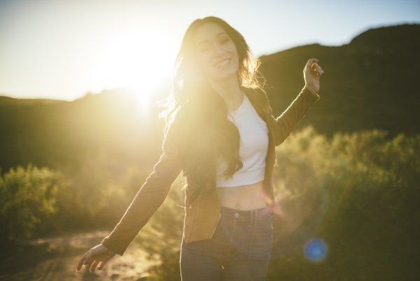 Девушки брюнетки в солнце