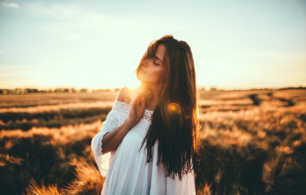 Девушка в поле