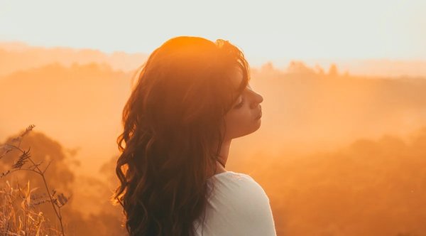 Девушка в Солнечном свете