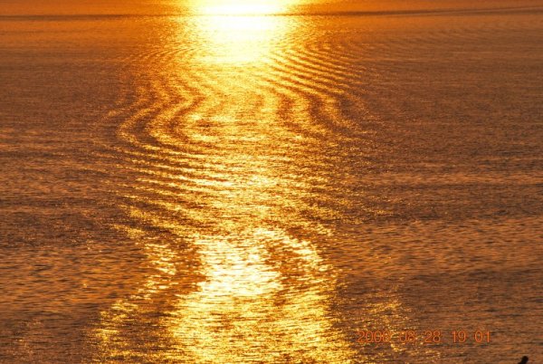 Отражение солнца в воде