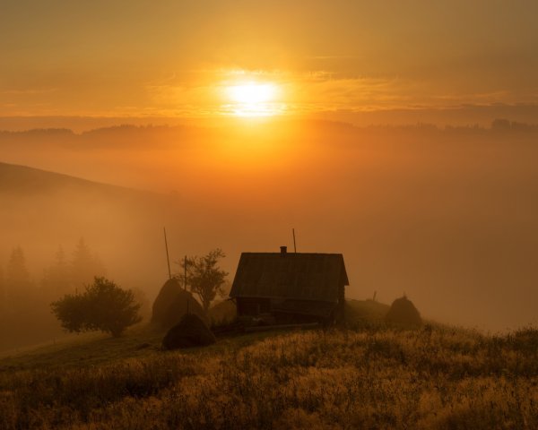Рассвет над деревней