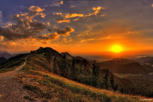 Рассвет в горах