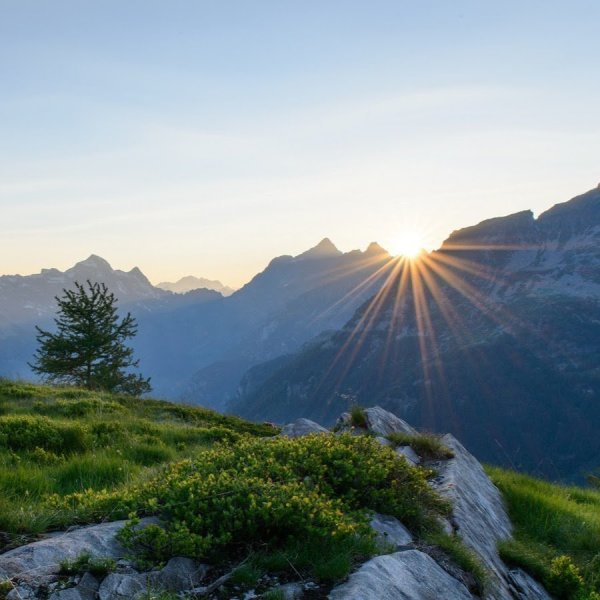 Солнце за горой