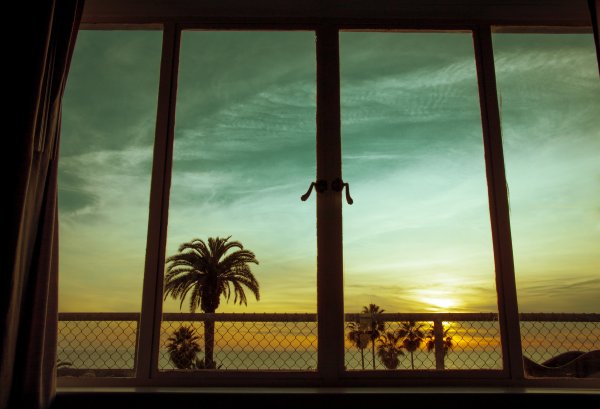 Окно с видом на город