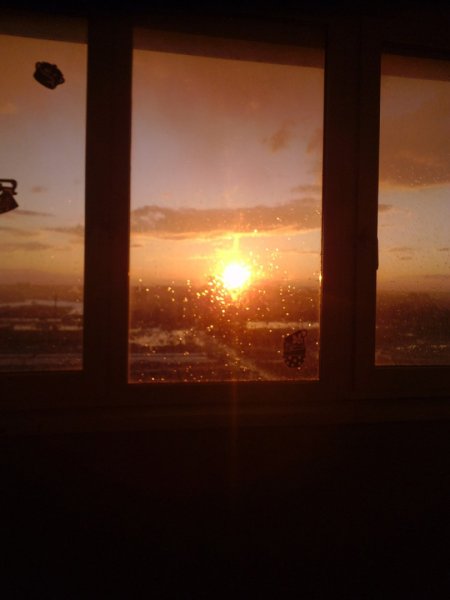 Закат в окне