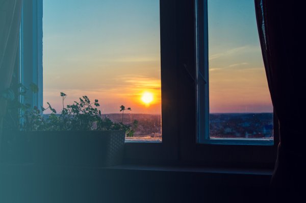 Лучи солнца в комнате