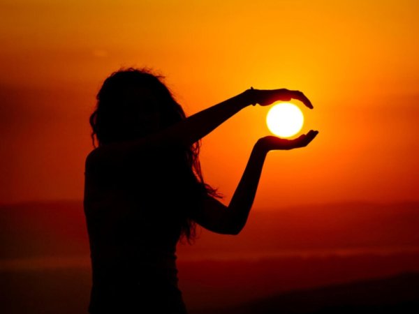 Тень девушки