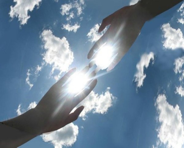 Рука протянутая к солнцу