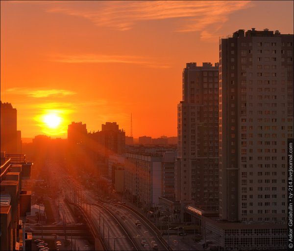 Восход солнца в городе