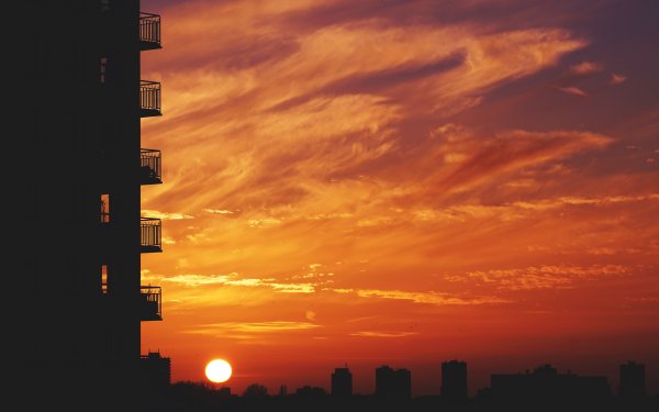 Закат на фоне многоэтажек