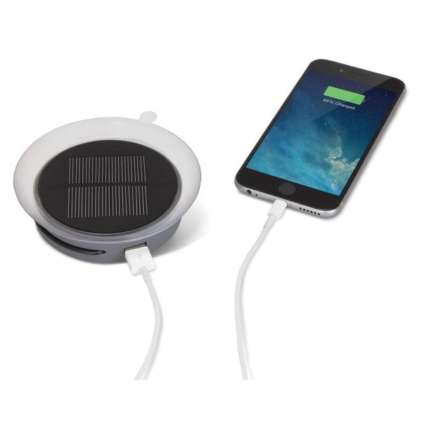 Солнечная зарядка на присосках