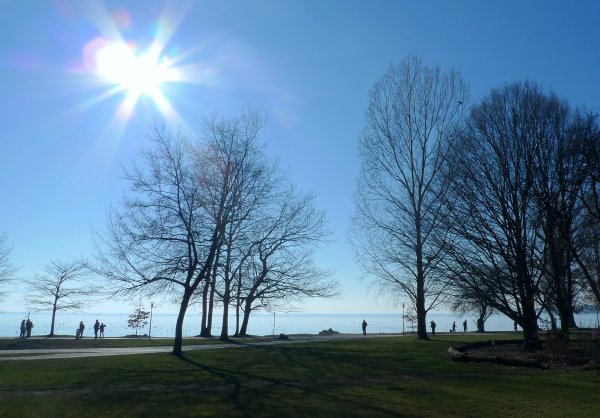 Весеннее солнце в городе