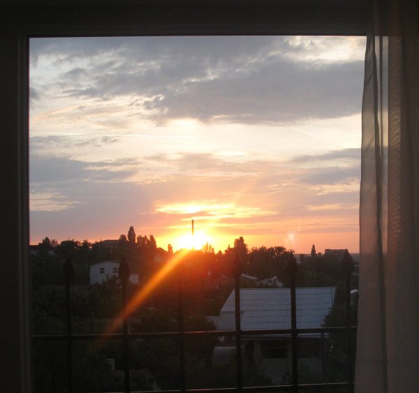 Луч солнца в окне