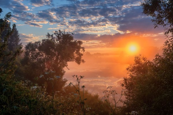 Пейзаж восходящего солнца