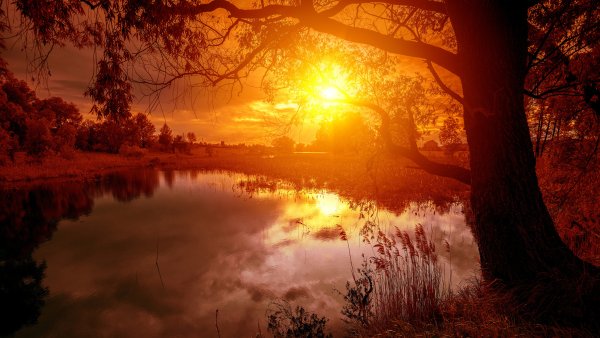 Закат на озере