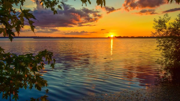 Рассвет на реке Волга