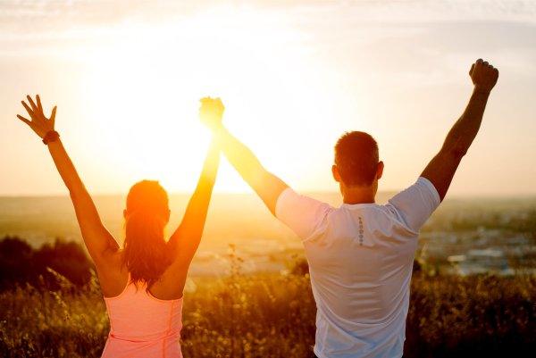 Девушка на закате солнца