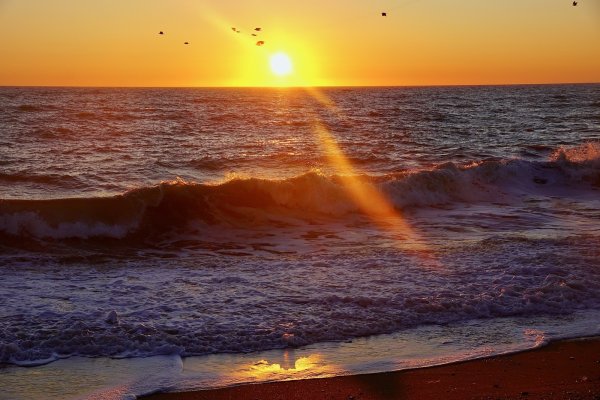 Золотой закат на море