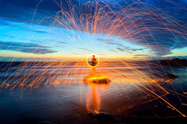 Закат большое солнце