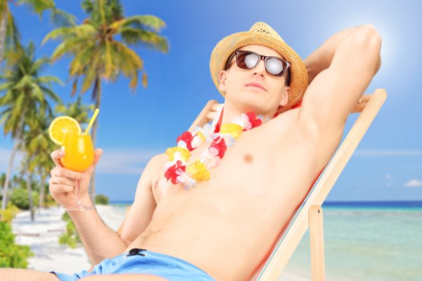 Человек на лежаке