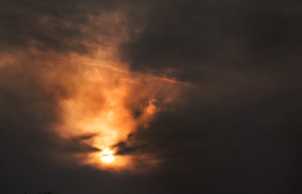 Солнце в дыму