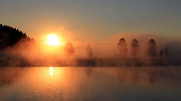 Красный туман фон