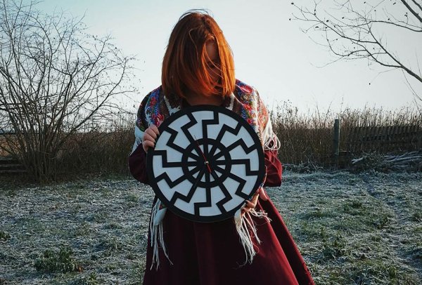 Коловрат символ посолонь