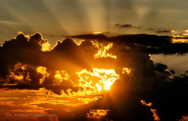 Солнце и туча