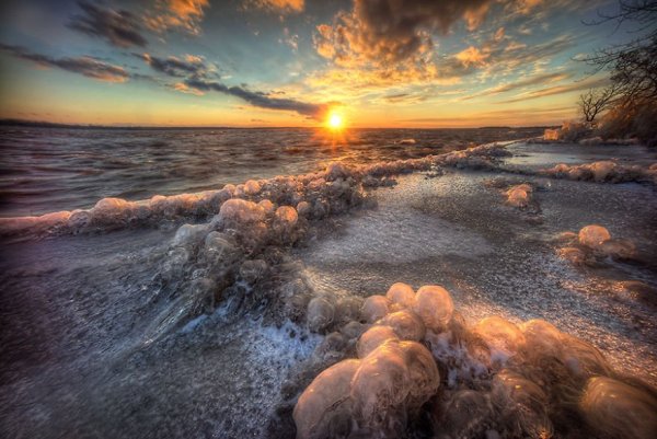 Море шторм солнце