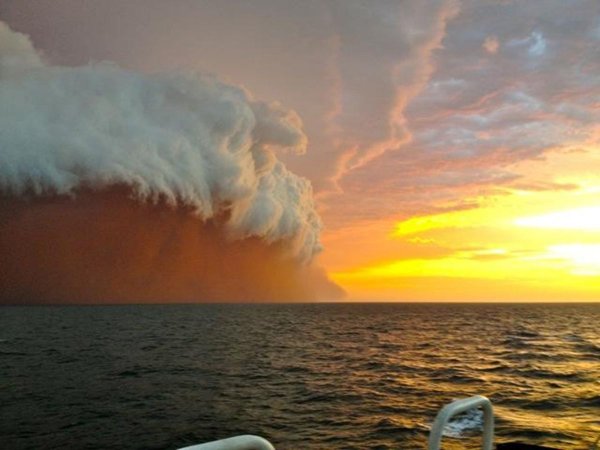 Пейзаж море шторм