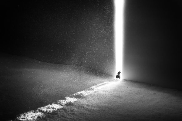 Луч света в темноте