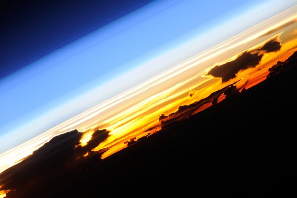 Восход над землей