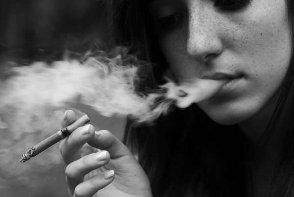 Рука с сигаретой