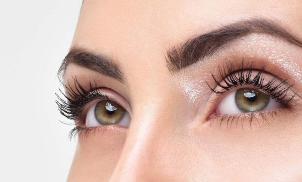 Глаза на прозрачном фоне