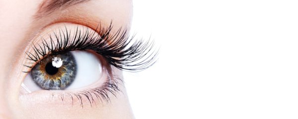 Девушка с красивыми ресницами