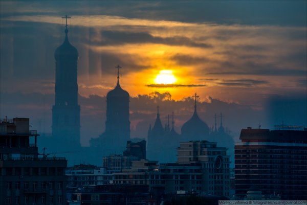 Рассвет над Москвой