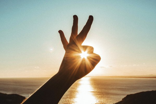 Солнце и сердце в ладони