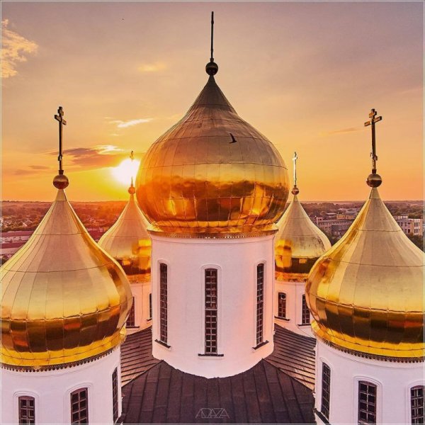 Новгород храм золотые купола