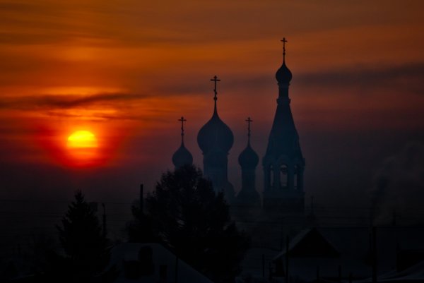 Церковь на закате