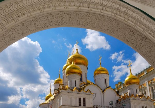 Фон купола церкви